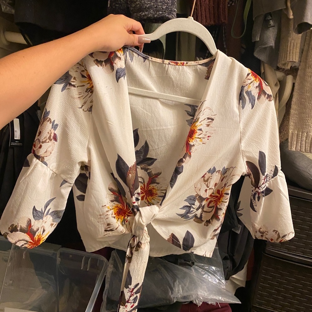 CROPPED FLORAL TOP